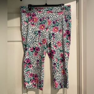 💥Avenue pull on Capri pants size 18 floral animal print